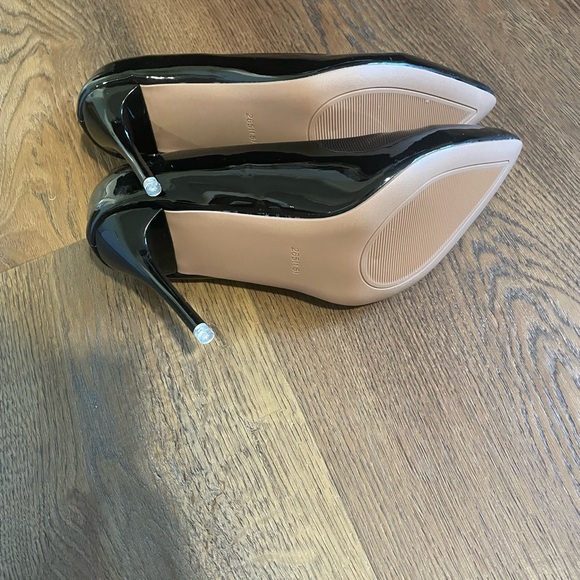 Black Patent Leather Women's Heels - Picture 3 of 3